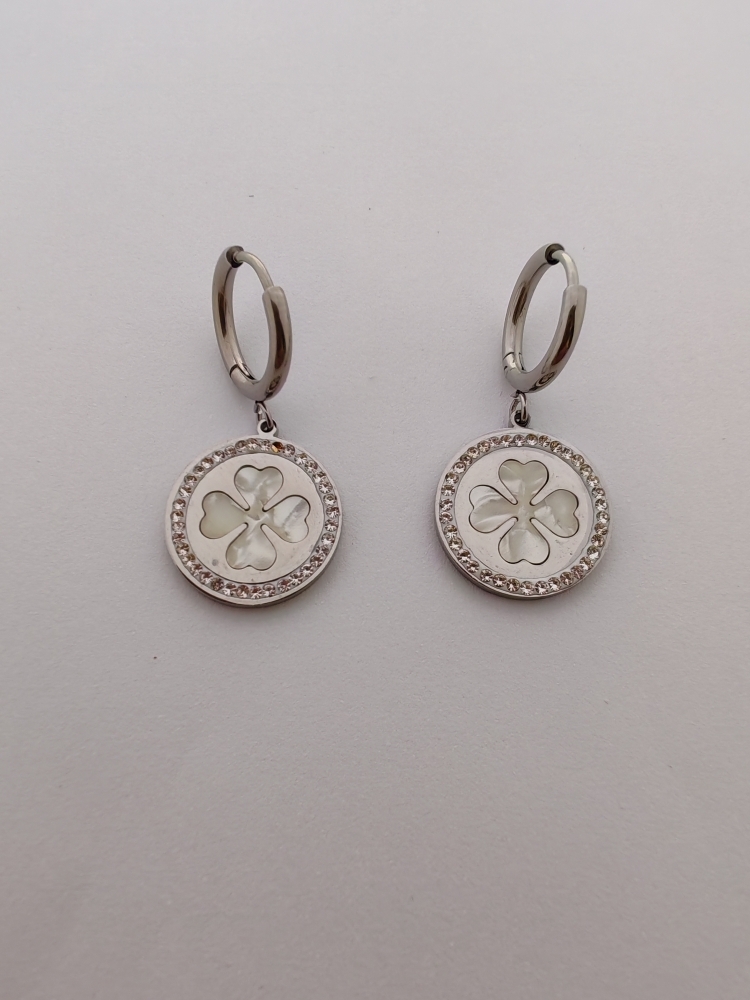 316L%20Paslanmaz%20Çelik%20Küpe%20–%20Kararma%20Yapmaz,%20Antialerjik%20Kadın%20Küpe