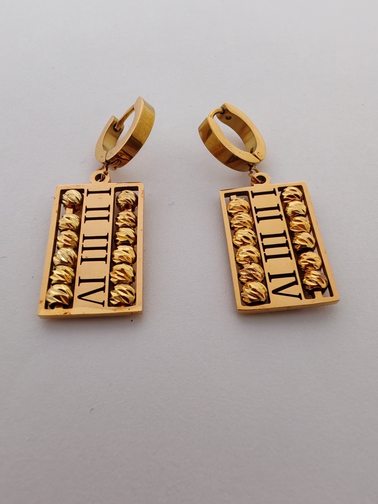 316L%20Paslanmaz%20Çelik%20Küpe%20–%20Kararma%20Yapmaz,%20Antialerjik%20Kadın%20Küpe