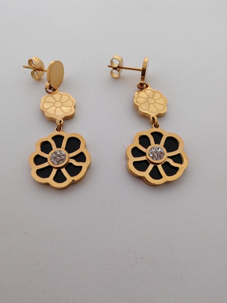 316L%20Paslanmaz%20Çelik%20Küpe%20–%20Kararma%20Yapmaz,%20Antialerjik%20Kadın%20Küpe