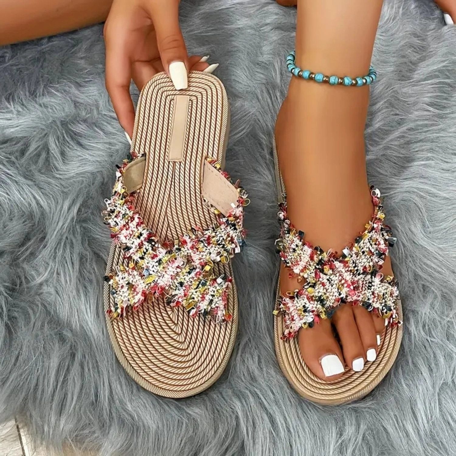 Çapraz%20Bantlı%20Püsküllü%20Kadın%20Terlik