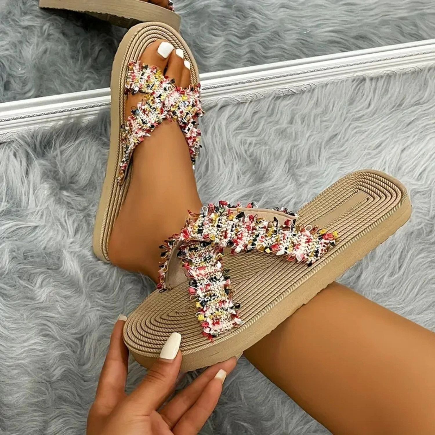 Çapraz%20Bantlı%20Püsküllü%20Kadın%20Terlik