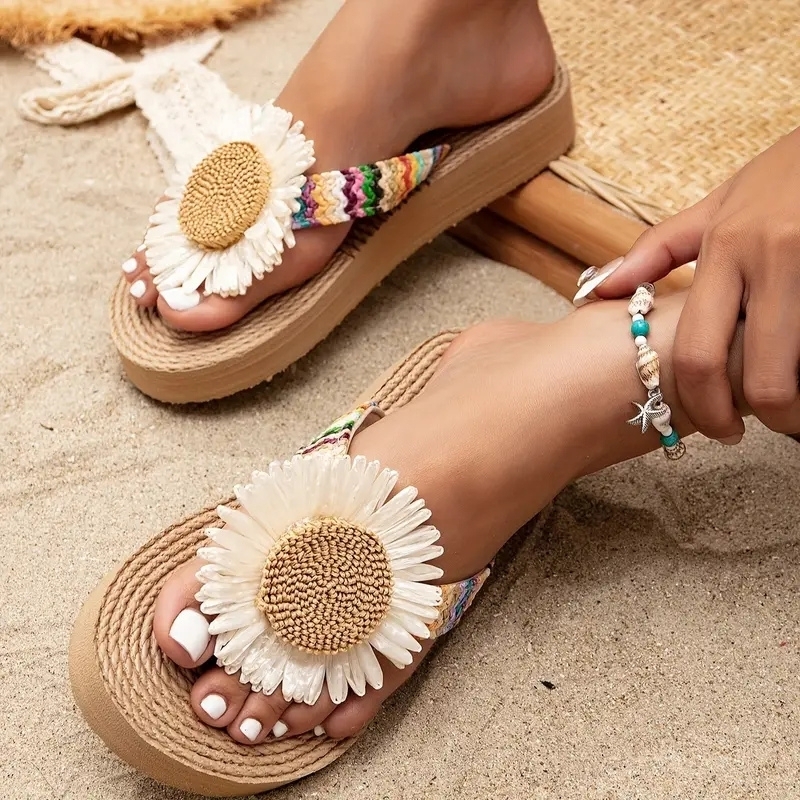 Papatya%20Detaylı%20Parmak%20Arası%20Kadın%20Plaj%20Terliği