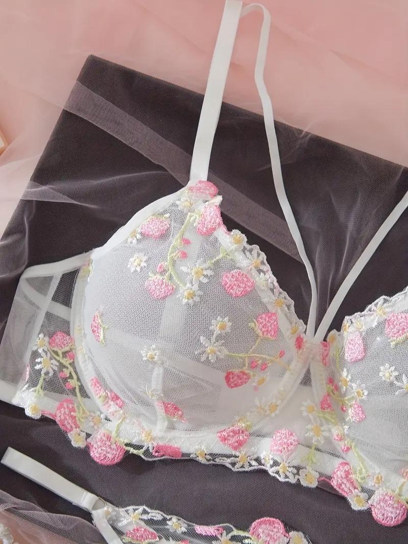 Çiçek%20Nakışlı%20Seksi%20İç%20Çamaşırı%20Seti