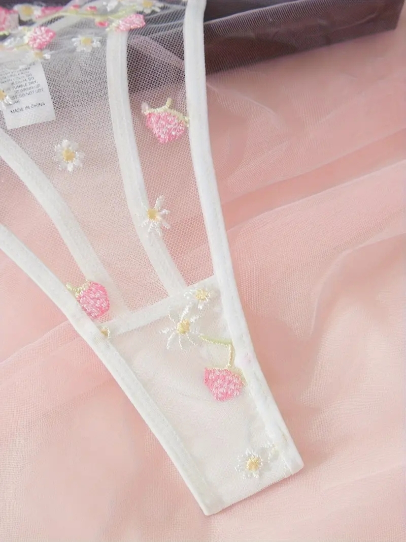 Çiçek%20Nakışlı%20Seksi%20İç%20Çamaşırı%20Seti