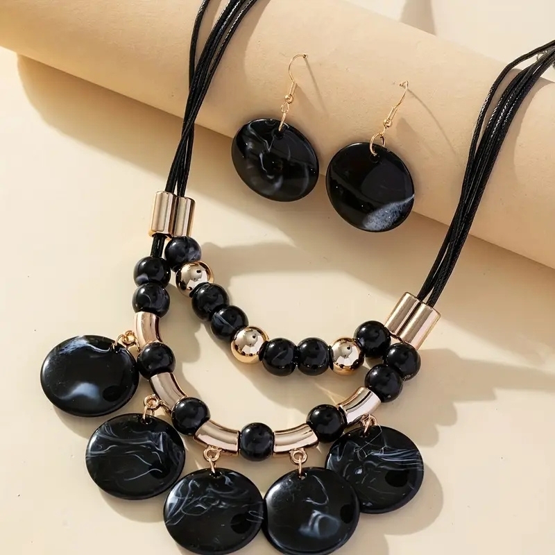 Siyah%20Kolye%20ve%20Küpe%20Seti%20Zarafet%20ve%20Güç%20Sembolü