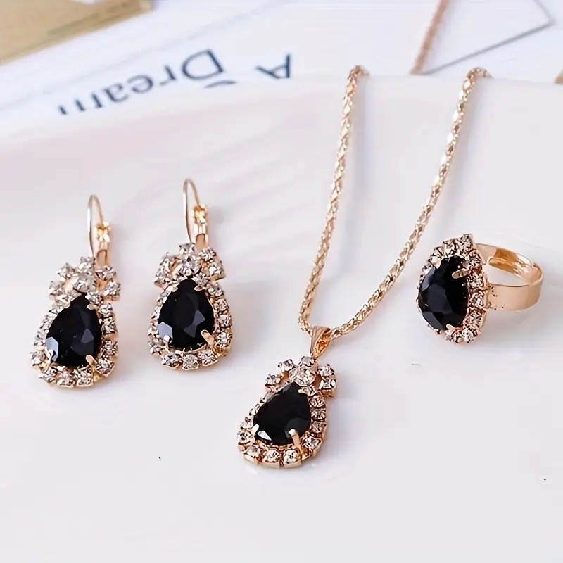 Siyah%20Taş%204’lü%20Takı%20Seti%20Kolye%20Yüzük%20Küpe