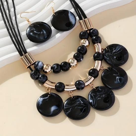 Siyah Kolye ve Küpe Seti Zarafet ve Güç Sembolü